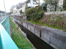 狭い