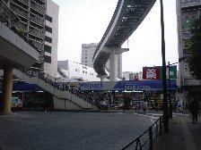 ビルをかいくぐる