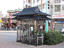 電話ボックスに屋根