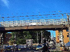 三鷹台駅前踏切