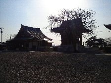 日朝堂、鐘楼