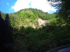 さらに道は上る